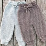 Haeklede-babybukser-i-bloed-merino-uld
