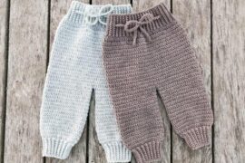 Haeklede-babybukser-i-bloed-merino-uld