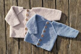 Retstrikket cardigan til baby